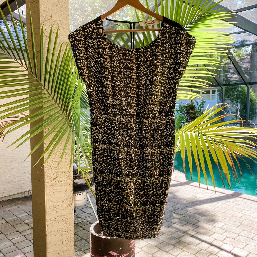 Black and gold sequin dress! Perfect for NYE!
